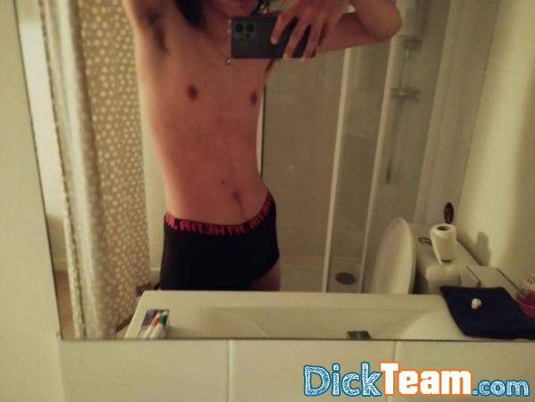 Profil de 14-plan-brioude-43 - Homme - Gay - 19 ans : Cherche plan suce/branle brioude