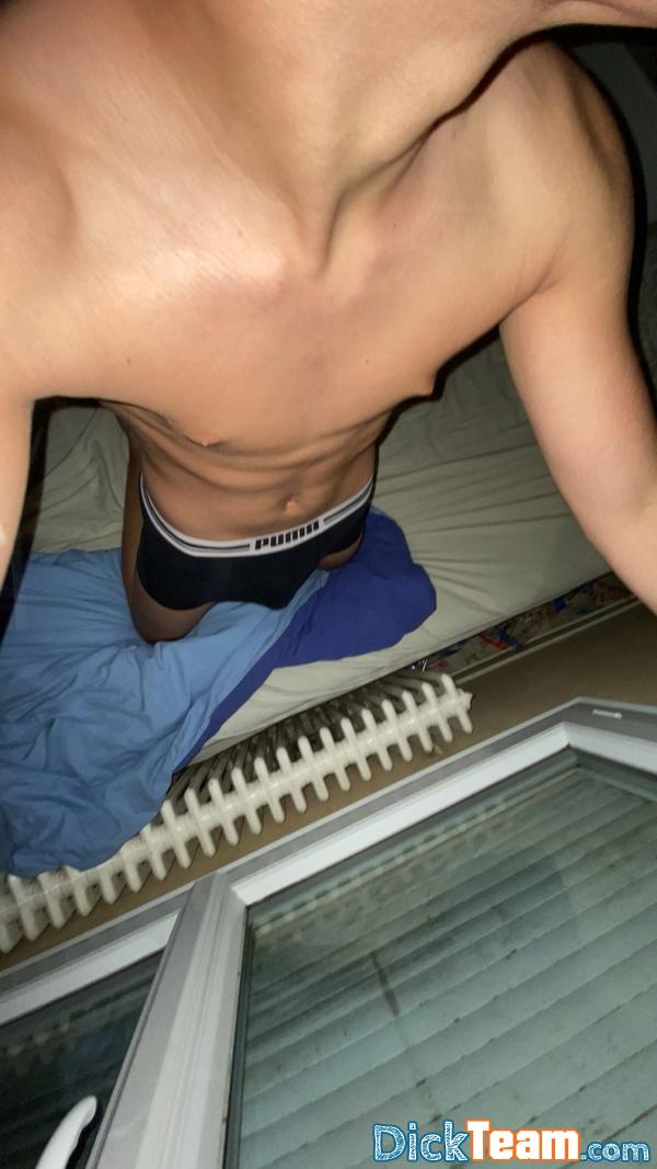 15-an - Homme - Gay - 19 ans : Je cherche à nude g 15 ans je kiffe tout 
