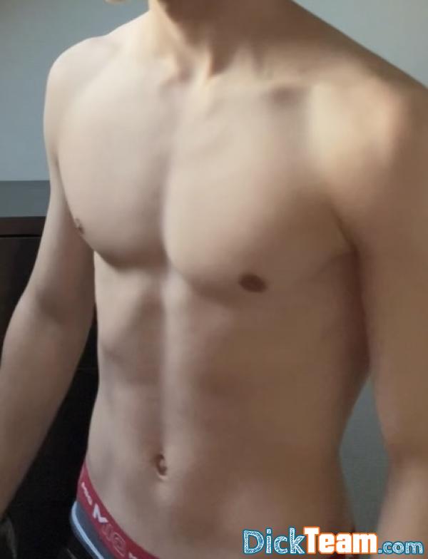 altocul - Homme - Gay - 18 ans : Cherche des vrais soumis jeunes ou beaux ou musclés ou poilus qui parlent pas chinois (j’ai 16 ans donc pas plus de 26 ans). Envoyez direct votre corps quand vous m’ajt