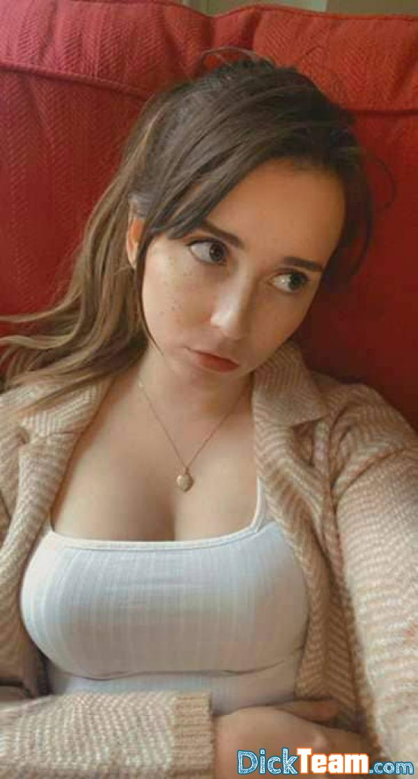 Profil de aurielladubois- - Femme - Hétéro - 19 ans : Je suis disponible pour des rencontres plans sexe réel où virtuelle
