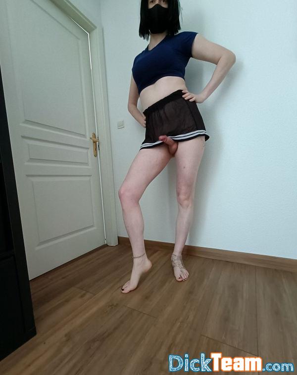 bottty - Homme - Bi - 34 ans : Recherche de belles queues et de beaux culs pour assouvir mes envies. Je suis une jeune trans, mon corps est à vous ;) 