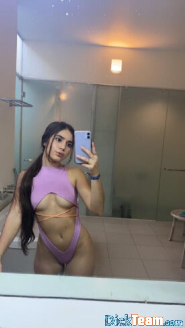 daiana737 - Femme - Hétéro - 22 ans : Disponible immédiatement pour...
Faim de b*te...
