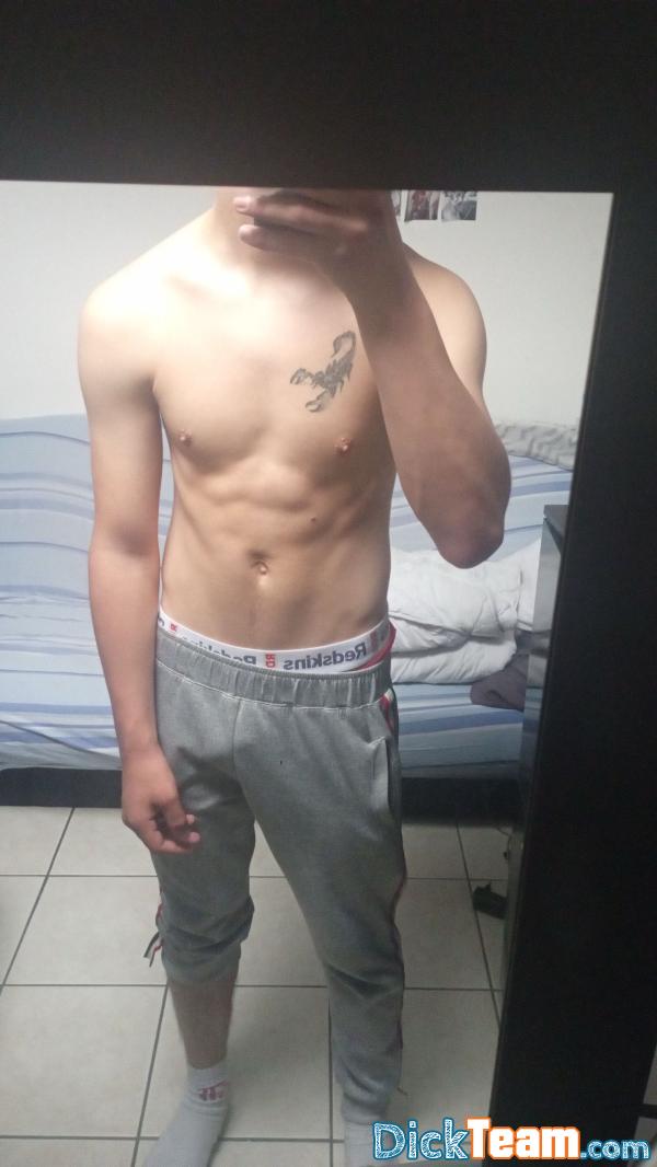 dutra276 - Homme - Hétéro - 21 ans : Nude, sexe ,plan cul ,rencontre 