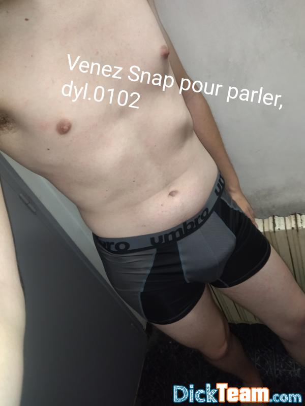 dylnude - Homme - Gay - 18 ans : Je cherche a échanger des nudes avec un mec