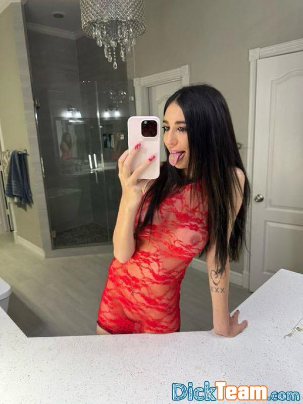 ekdnd - Femme - Hétéro - 18 ans : Salut moi c'est Annaelle j'suis disponible pour les rdv sex payant intéressé peut-être ?
Vein en PV.  Telegram:@vilemen76