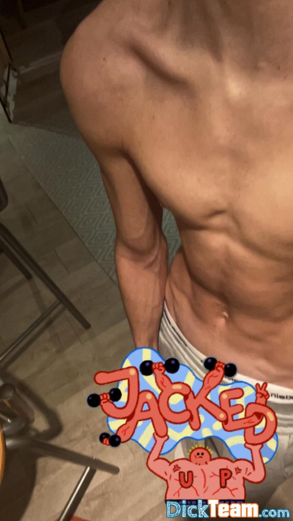 Profil de enculeur2keh - Homme - Hétéro - 18 ans : que les chienne soumise qui aimerait se soumettre à moi pas de gay ni trav ni fake (c’est normal si mon post est affiché 2x)