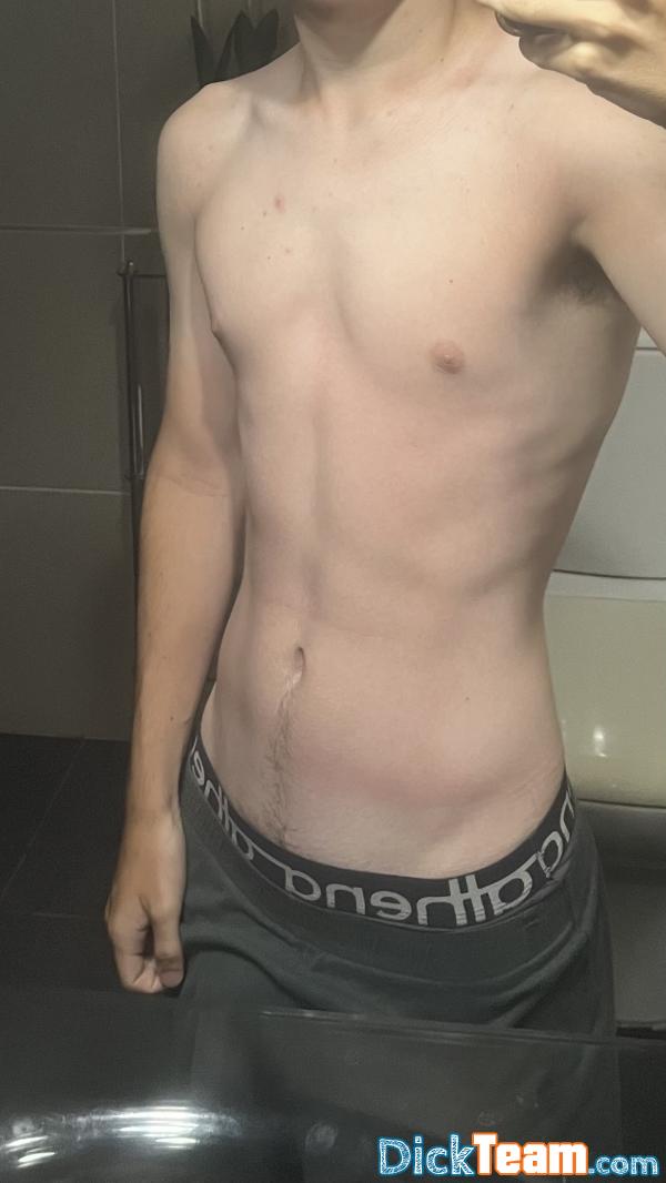 gay_yannis - Homme - Gay - 20 ans : Venez parler 