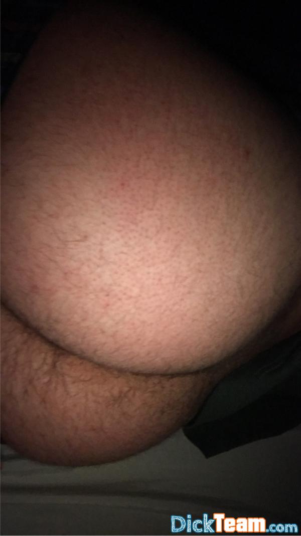 gros-cul- - Homme - Gay - 25 ans : Je cherche un mec grosse bite pour menculer comme une p*te je suce 