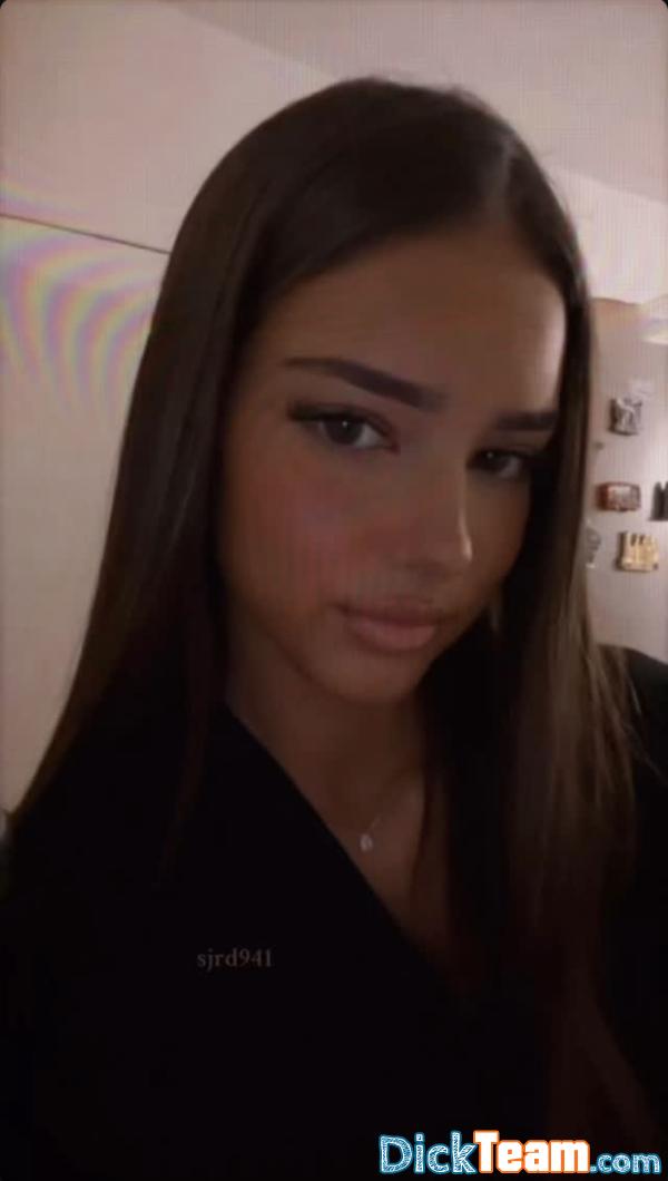 Profil de jenna - Femme - Hétéro - 18 ans : Je recherche un homme expérimenté qui sera me traiter et m’aimer comme une princesse.
Brésilienne marocaine????????????????