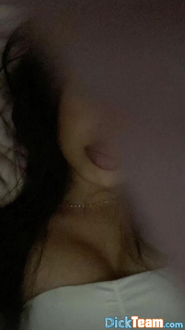 Profil de jenna - Femme - Hétéro - 18 ans : coucou je me lance dans la vente de nude sur snap pour pouvoir payer mes etudes svp ajouter moi que si vs etes serieux????????