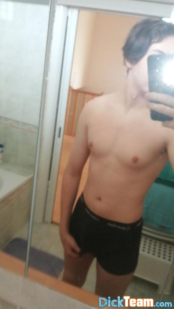 Profil de julienxx - Homme - Bi - 18 ans : Venez les bg 