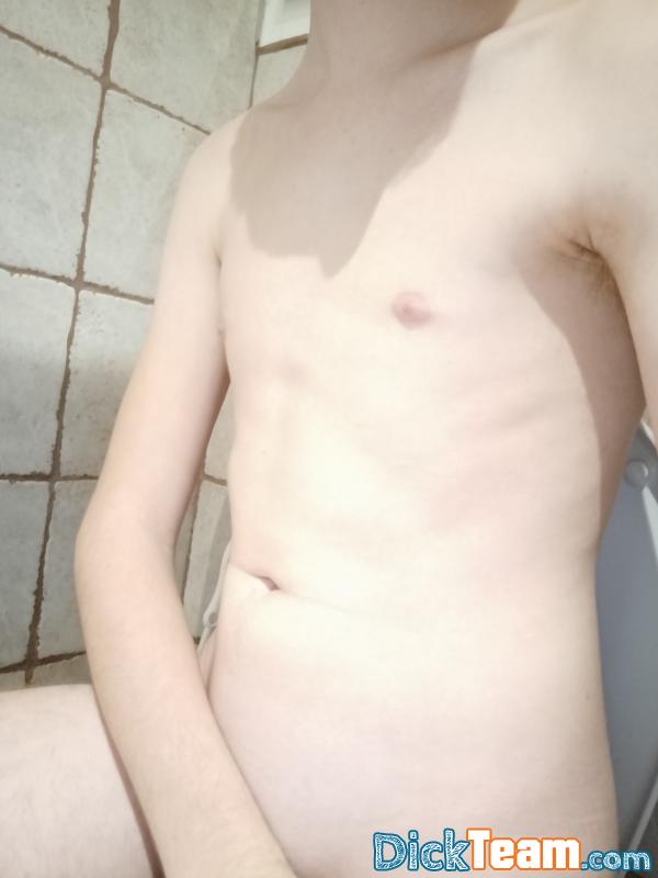 julioloupia - Homme - Gay - 18 ans : Cherche BG musclé pr nude voir réel Lyon