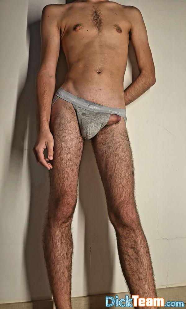 kik.nudee - Homme - Gay - 22 ans : Mec passif / soumis aime faire des nudes avec mes joués #soumis #nude #passif #cul #paca #gay #skinny 