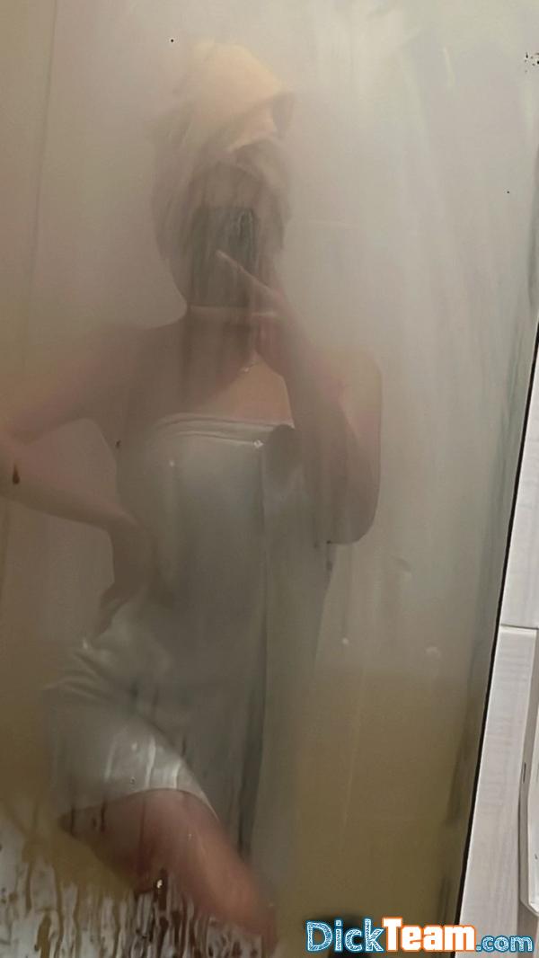 lilou - Femme - Hétéro - 24 ans : Nude sur snap venez 