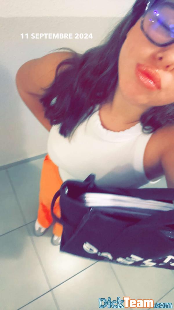 lina911 - Femme - Bi - 21 ans : cherche qlq qui nude 