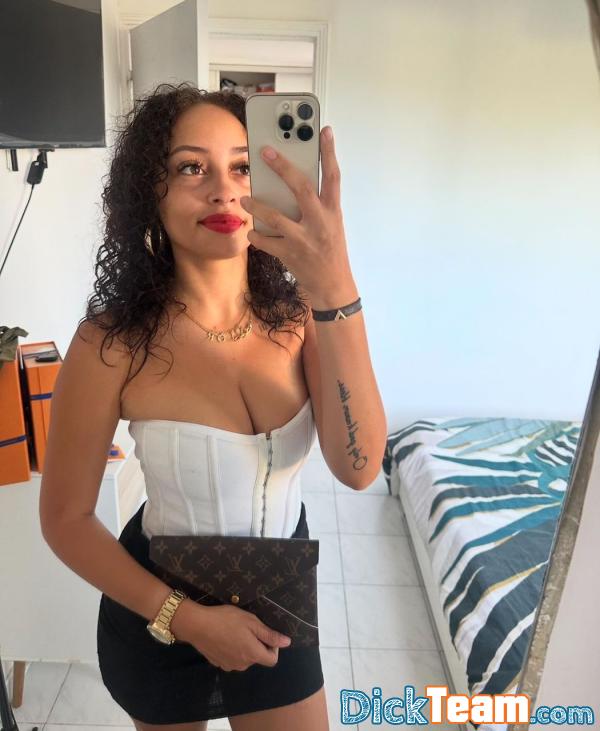 lkjhggg - Femme - Hétéro - 18 ans : Salut moi c'est Annaelle j'suis disponible pour les rdv sex payant intéressé peut-être ?
Vien en PV telegram :@vilemen76