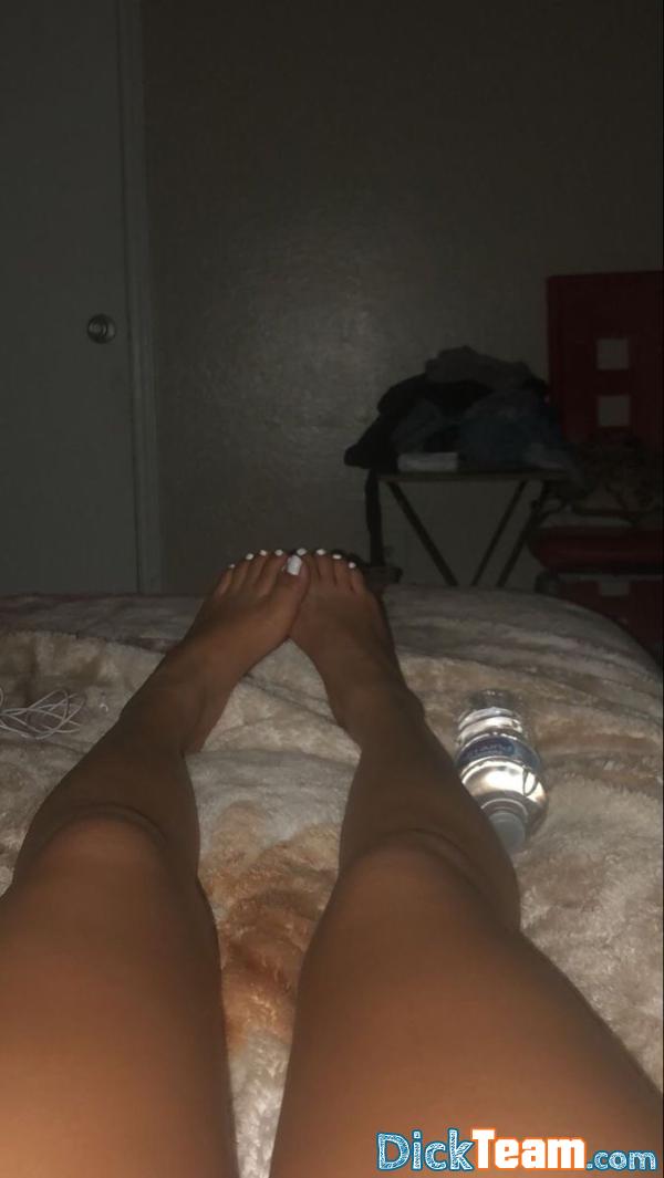 lolaaaa - Femme - Bi - 24 ans : je vends mes nude payante viens snappppp