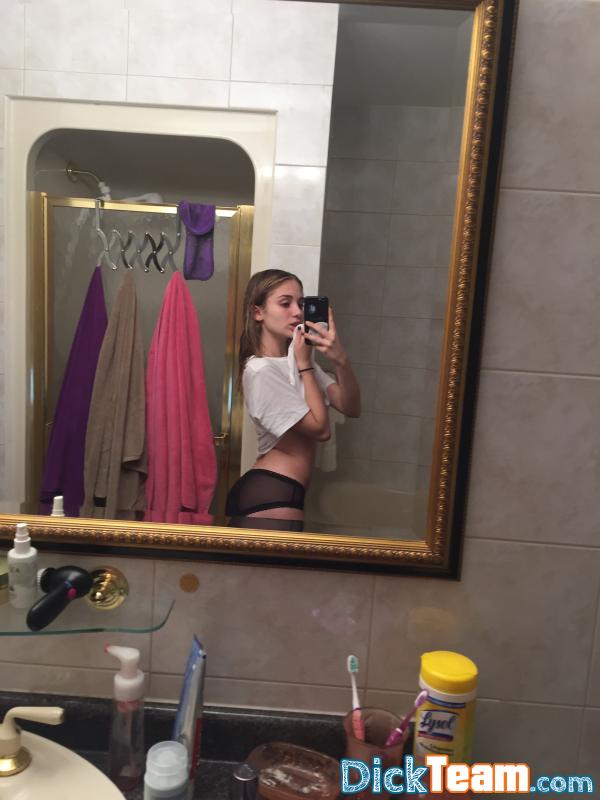 Profil de loulouano - Femme - Bi - 19 ans : Échange nude ??