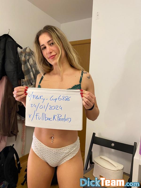 maram_laporte - Femme - Hétéro - 25 ans : Dispo pour Nude cam et réel si tu est partant ? Ou chaude et rencontre coquine payant 

Télégramme: @prixllia28
Snap prixill88