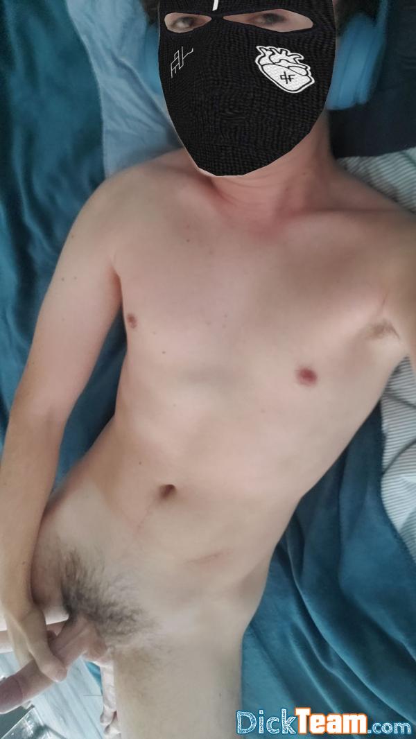 mattmothep - Homme - Gay - 18 ans : cherche mecs pour réel ou nude