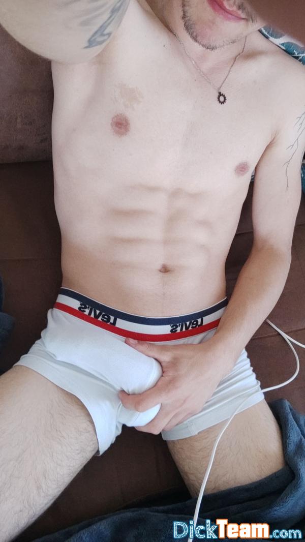 max7200 - Homme - Gay - 24 ans : Plutôt actif, si vous m'ajoutez sur snap donnez moi votre pseudo 