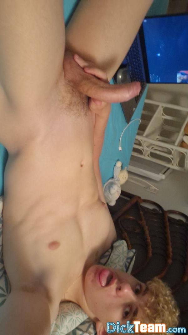 naha - Homme - Bi - 18 ans : Hey, je suis soumis et je cherche un maître qui pourrait me dominer et me traiter comme un moins que rien, mes envies sont de ne 0lus avoir didentite en me fesant dominer et n'être qu'un objet pour mon maître, je choisirais mon maître parmis ceux qui viendront, c'est gratuit, la seule chose payante sont les séances le soirs tard sans aucunes limites 