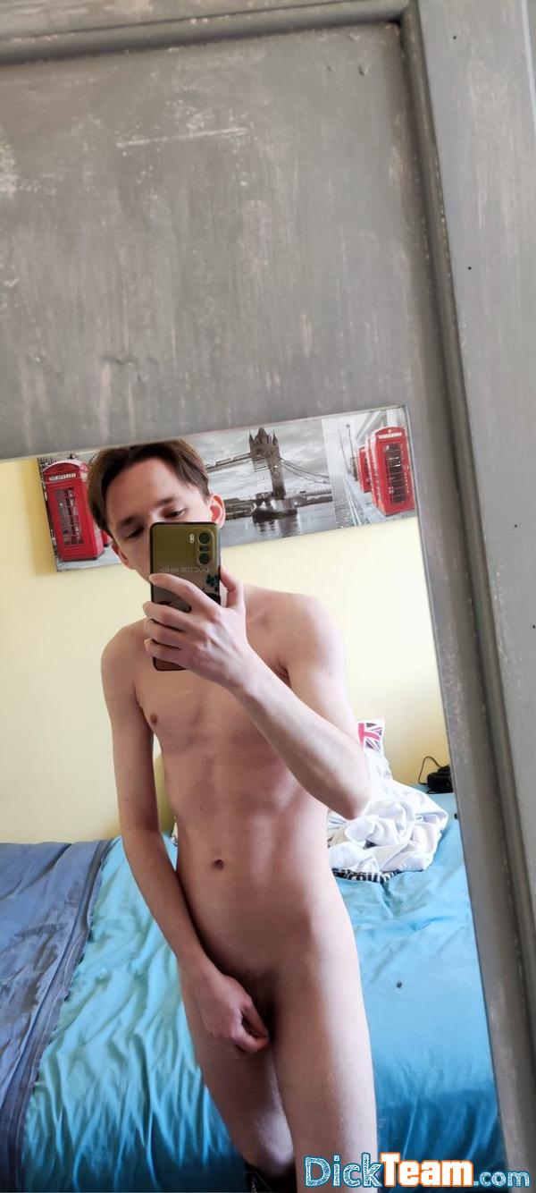 Profil de nude-skinny - Homme - Gay - 21 ans : je cherche des jeunes maigres de tout âge... je veux voir ta tête en premier !