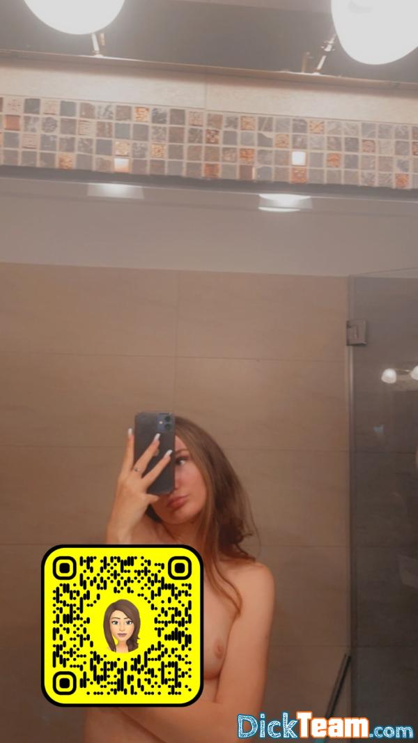 oliviacam56 - Femme - Hétéro - 22 ans : I will do sexting nudes live snap long videos FaceTime @ me on snap... Oliviacam56