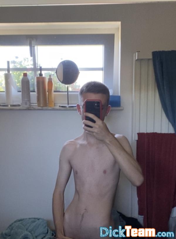 passifsoumis29 - Homme - Gay - 18 ans : Je cherche un actif/versa pour me défoncer le cul