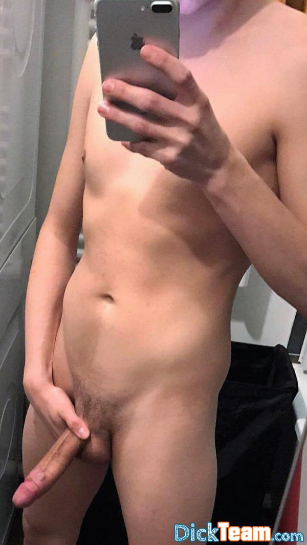 pierre_bi2024 - Homme - Bi - 18 ans : Je nude et partage, mec et meuf pierre_bi2024 ajouter a fond