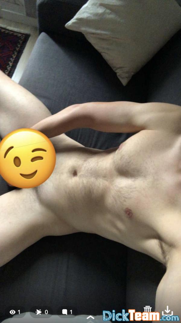 pierrenouveau12 - Homme - Hétéro - 30 ans : Bg musclé Bite de 20 CM. Hetero. Je peux envoyer aux mecs contre argent.