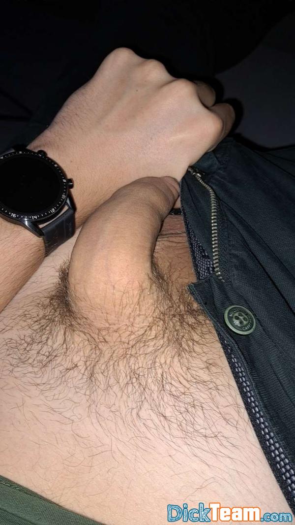 pikabboy - Homme - Gay - 18 ans : jai 18 cherche qqn pour branler ensemble max 29 ans, je montre pas ma tête, pas de circonci svp