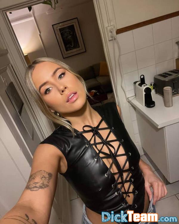 plan_cull - Femme - Hétéro - 26 ans : Disponible pour les rencontres cocquines 