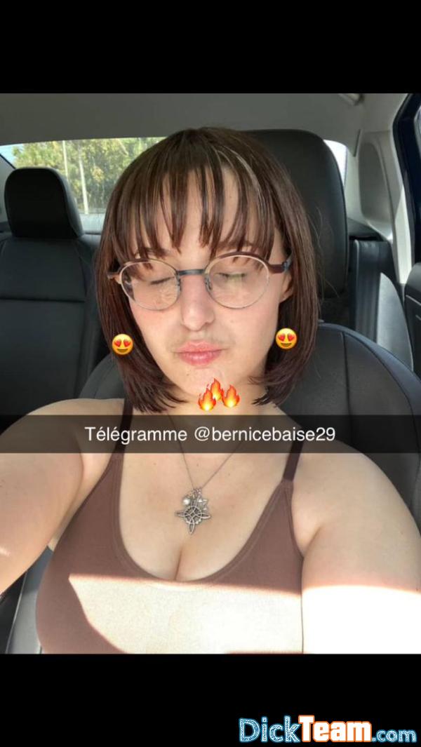 rezer - Femme - Hétéro - 29 ans : Femme fontaine Disponible pour un plan sexe  mon WhatsApp 33 6 83 47 24 93   télégramme @bernicebaise29