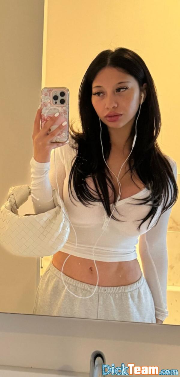 Profil de sandra-jurzz - Femme - Hétéro - 24 ans : Disponible plan sexe payant 50€ intéressé écrit moi sur télégramme @Arianeleroux