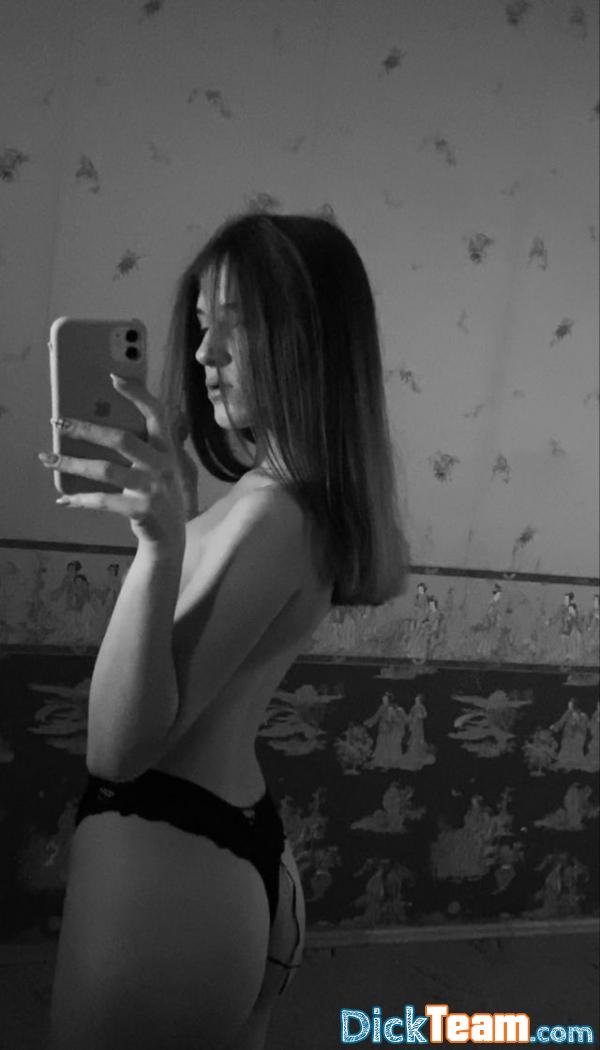 sarah.nxde- - Femme - Bi - 22 ans : Vends mes nudes ????????