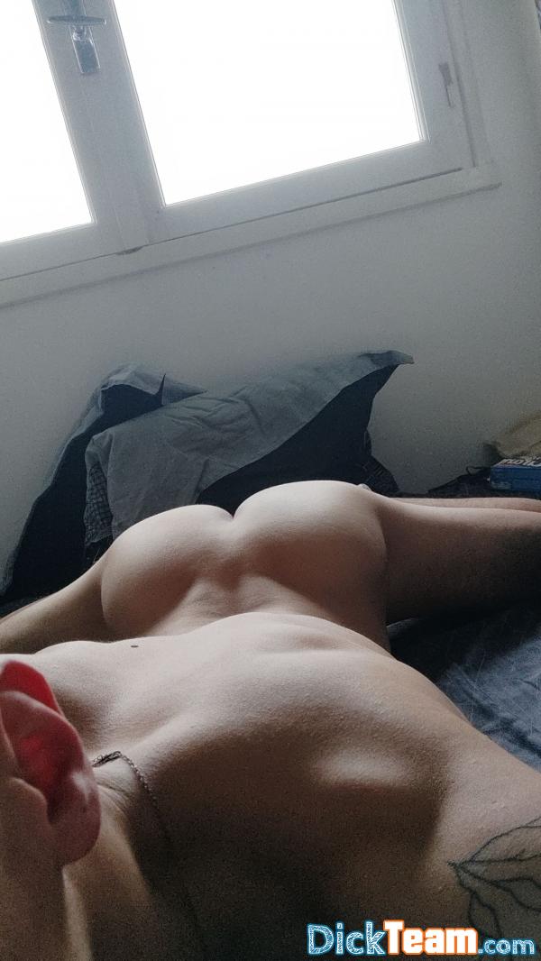 soumissnap23 - Homme - Gay - 24 ans : Nude sur snap 
PAS MOINS DE 25 ANS