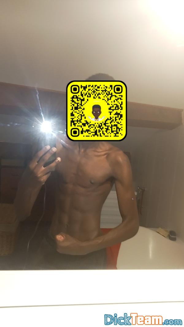 tzvetan- - Homme - Bi - 18 ans : Bonjour à vous, je cherche homme ou femme près de Valence pour réel , je suis plus dans le sérieux mais je peux faire des nude . Max 22 ans 