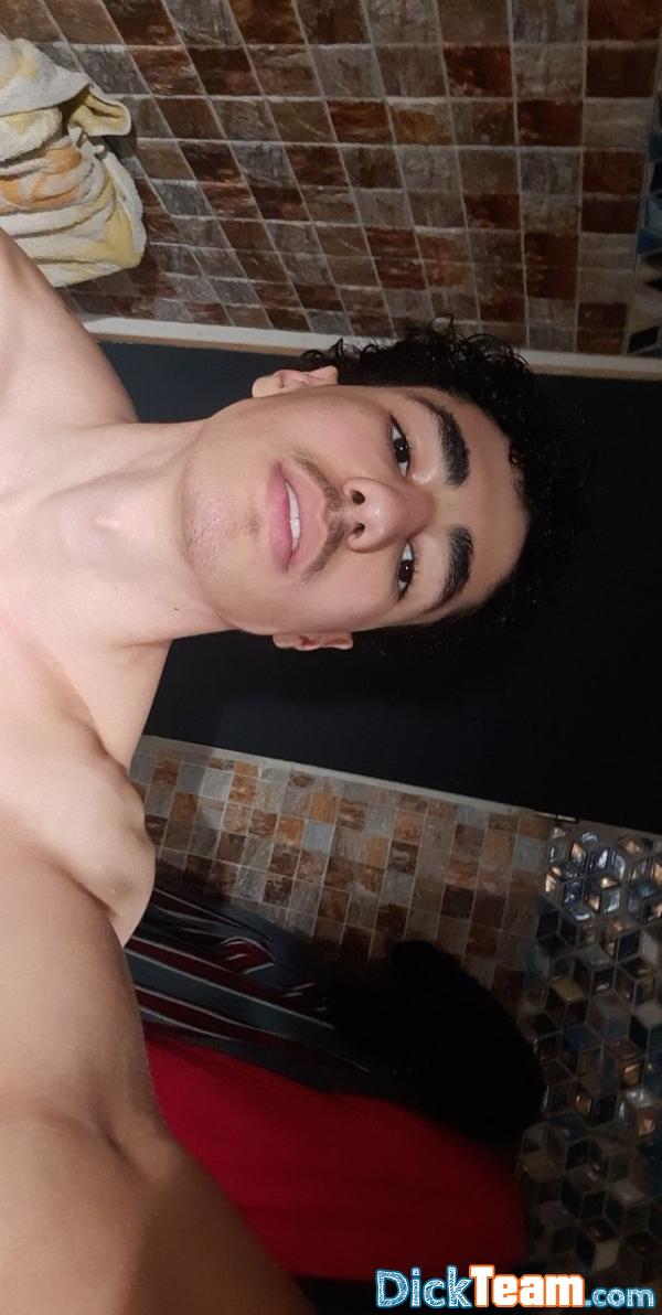 yacine54 - Homme - Hétéro - 19 ans : Nude et. Reel