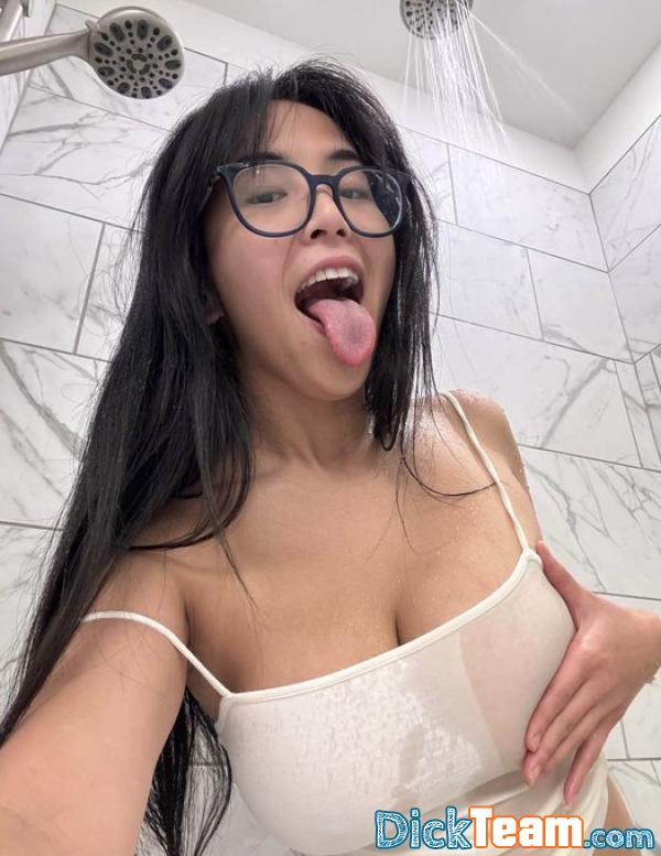 yasmine- - Femme - Hétéro - 24 ans : Je suis disponible maintenant pour un bon  plan sexe etc